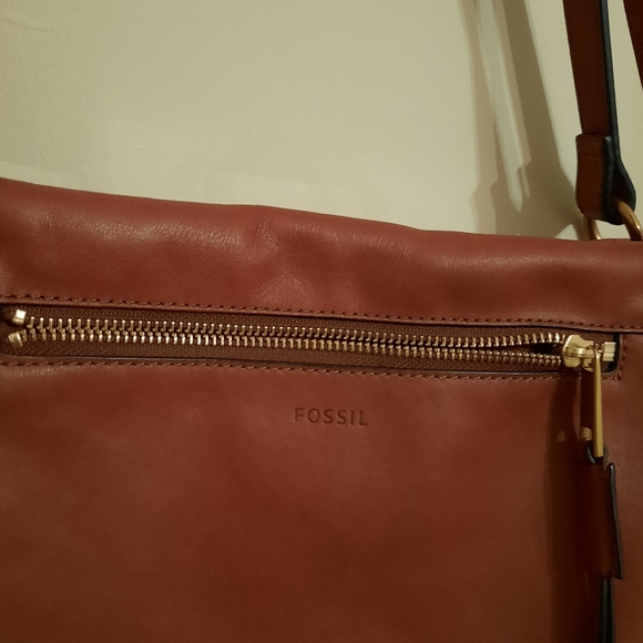 Like new FOSSIL long strap leather purse - Picture 4 of 6